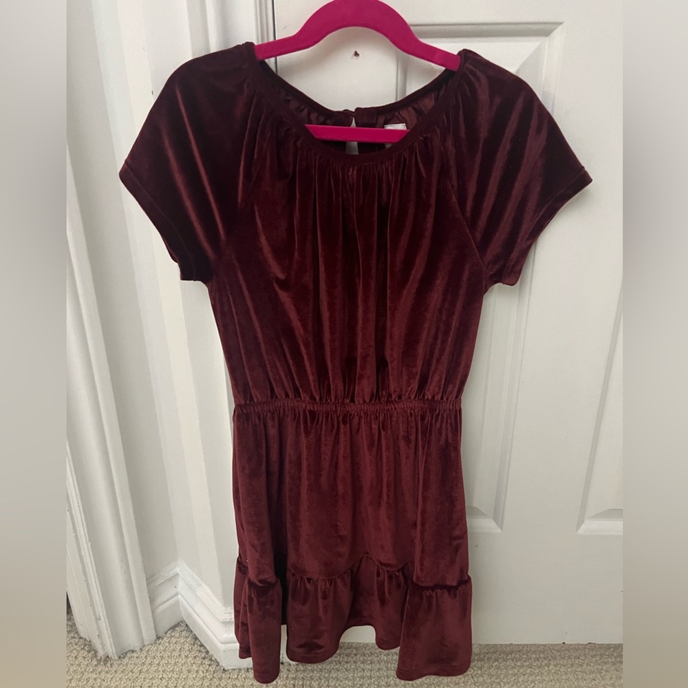 Kids GAP burgundy velvet dress - perfect for holiday party season. Age 8